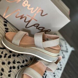 Crown Vintage Tan Sandals with Supportive Sole
